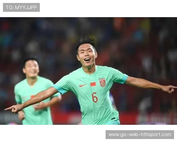 河南队王上源中场穿针引线，多次威胁对方球门